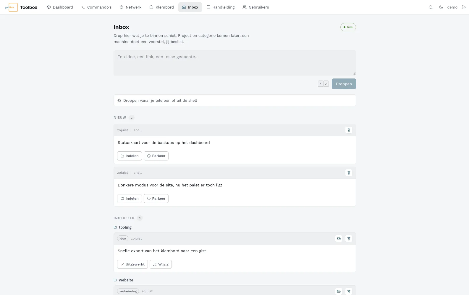 De inbox van Toolbox: een tekstveld om een idee te droppen, daaronder nieuwe ideeën met knoppen Indelen en Parkeer, en ideeën die per project ingedeeld zijn.