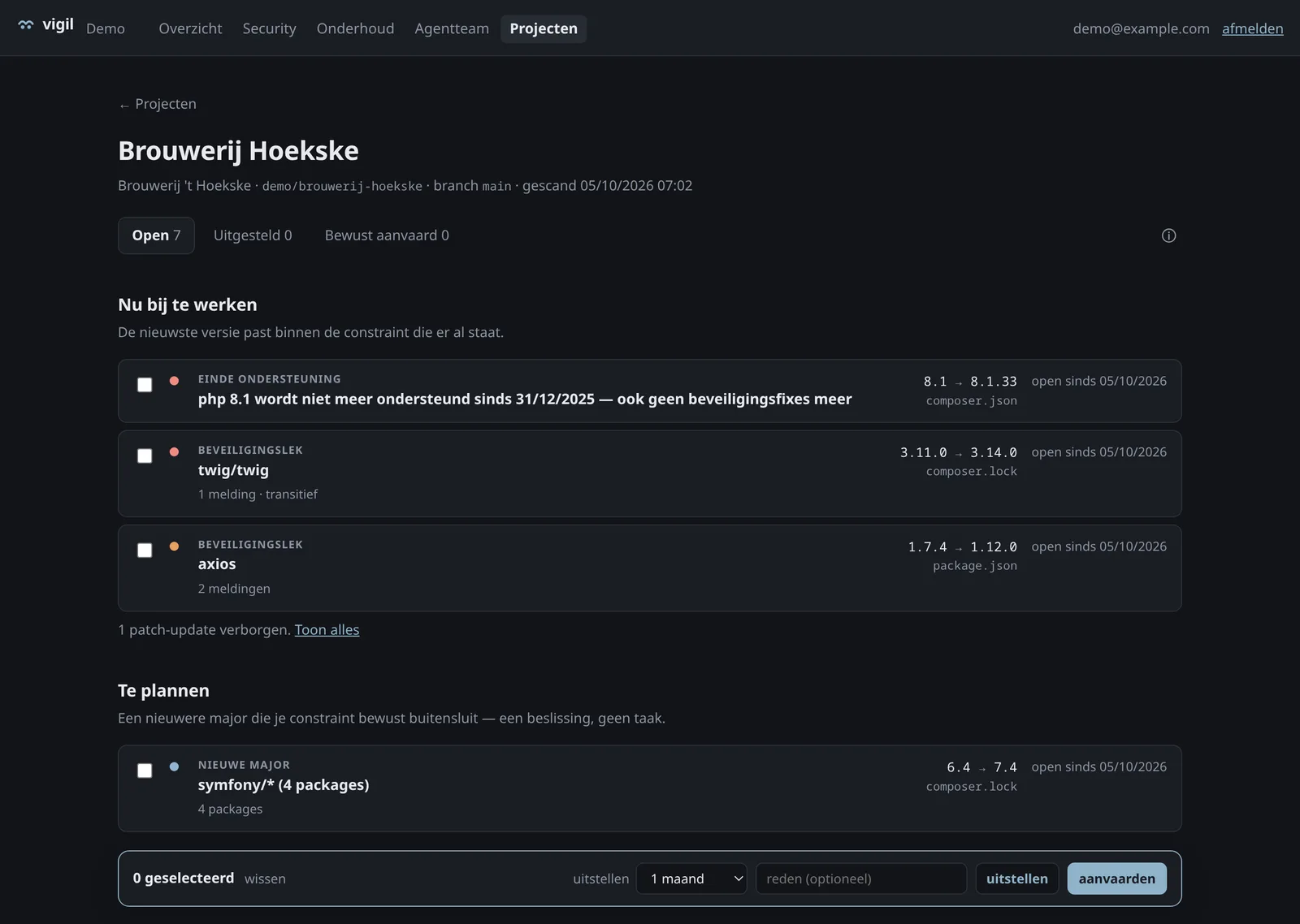 Een projectpagina in vigil met tabs Open, Uitgesteld en Bewust aanvaard, de lijsten Nu bij te werken en Te plannen, en onderaan een balk om geselecteerde bevindingen uit te stellen of te aanvaarden.